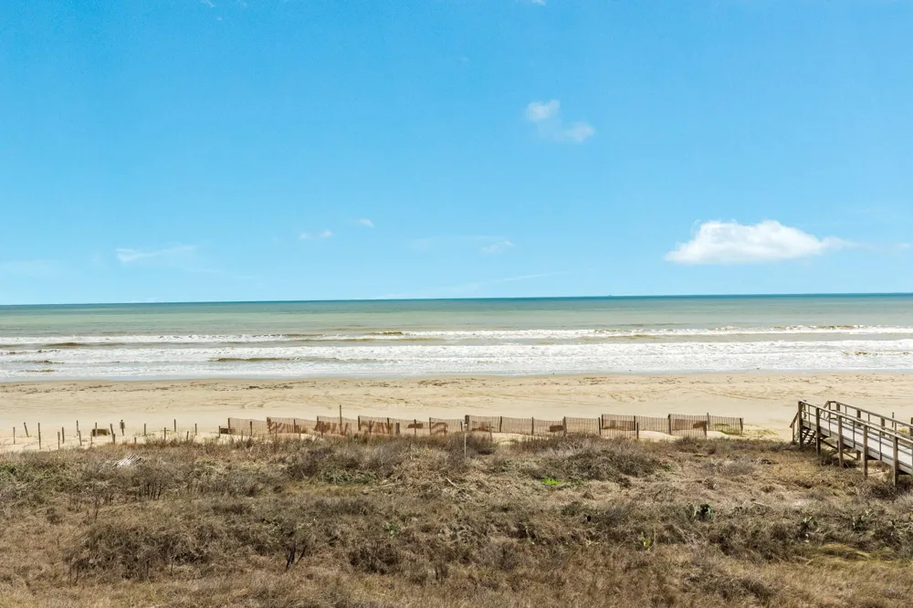 2938 Bluewater Highway Surfside Beach, TX 77541