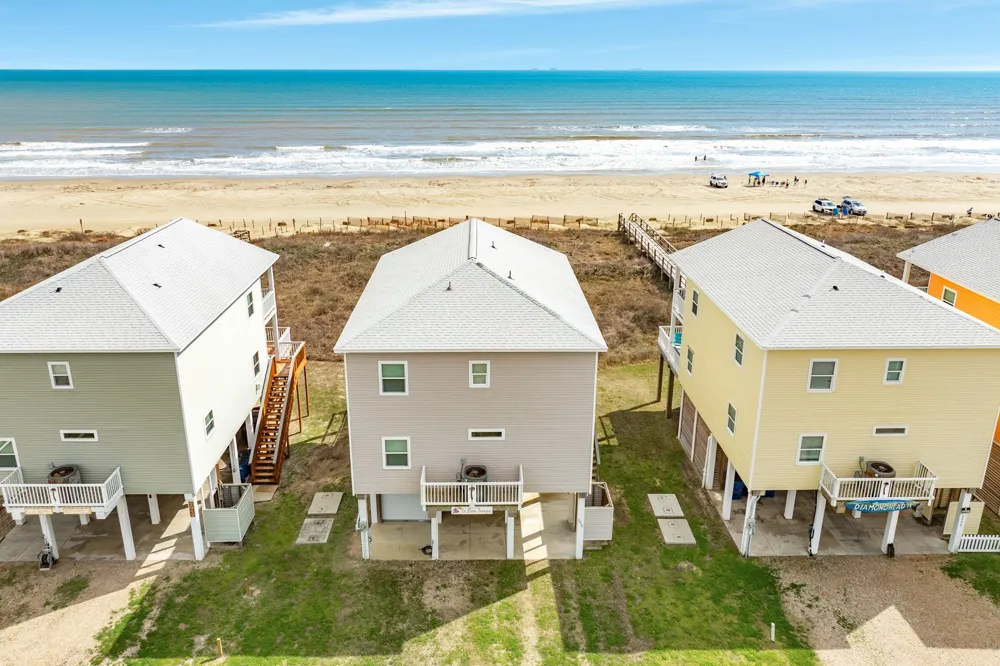 2938 Bluewater Highway Surfside Beach, TX 77541