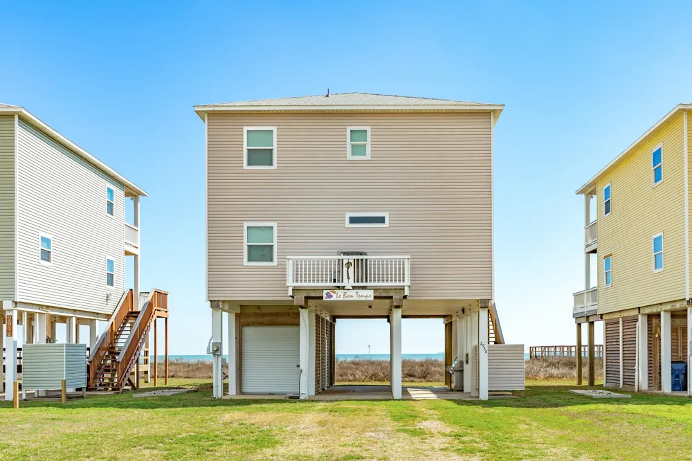 2938 Bluewater Highway Surfside Beach, TX 77541