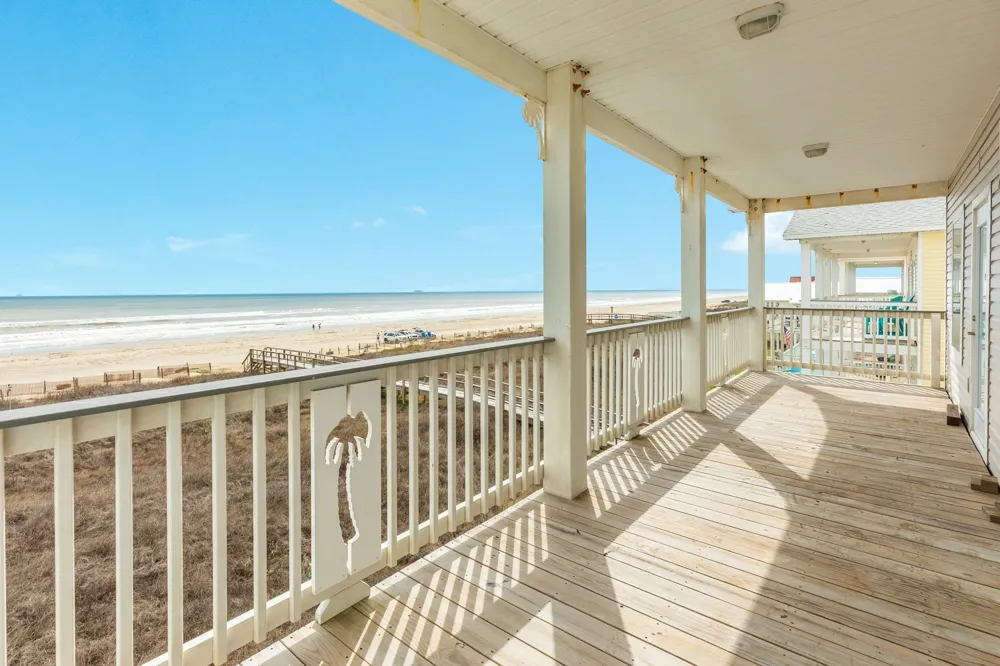 2938 Bluewater Highway Surfside Beach, TX 77541