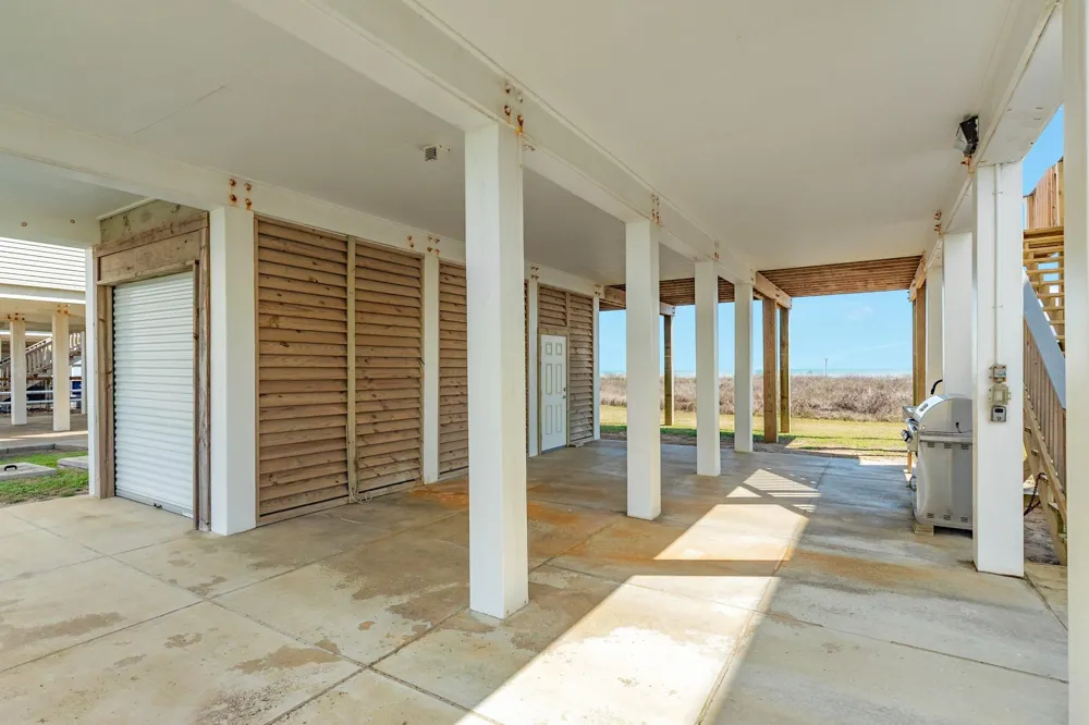 2938 Bluewater Highway Surfside Beach, TX 77541