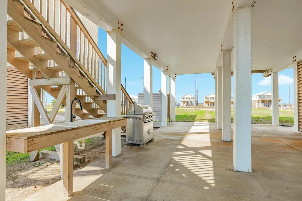 2938 Bluewater Highway Surfside Beach, TX 77541