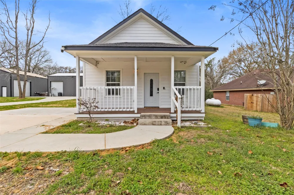 630 S Railroad Avenue Shepherd, TX 77371