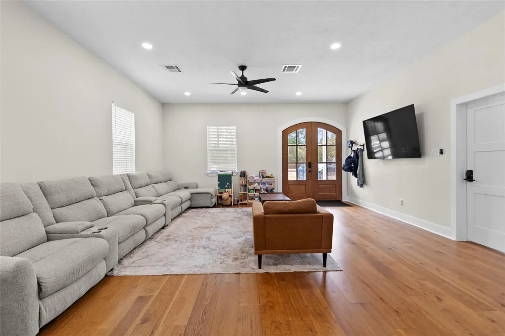 630 S Railroad Avenue Shepherd, TX 77371