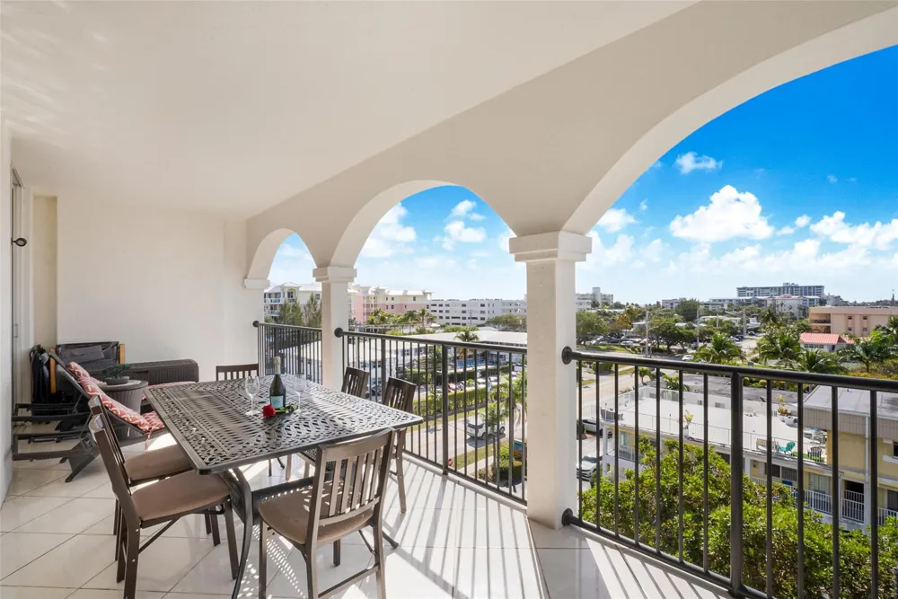 191 SE 20th Avenue #614