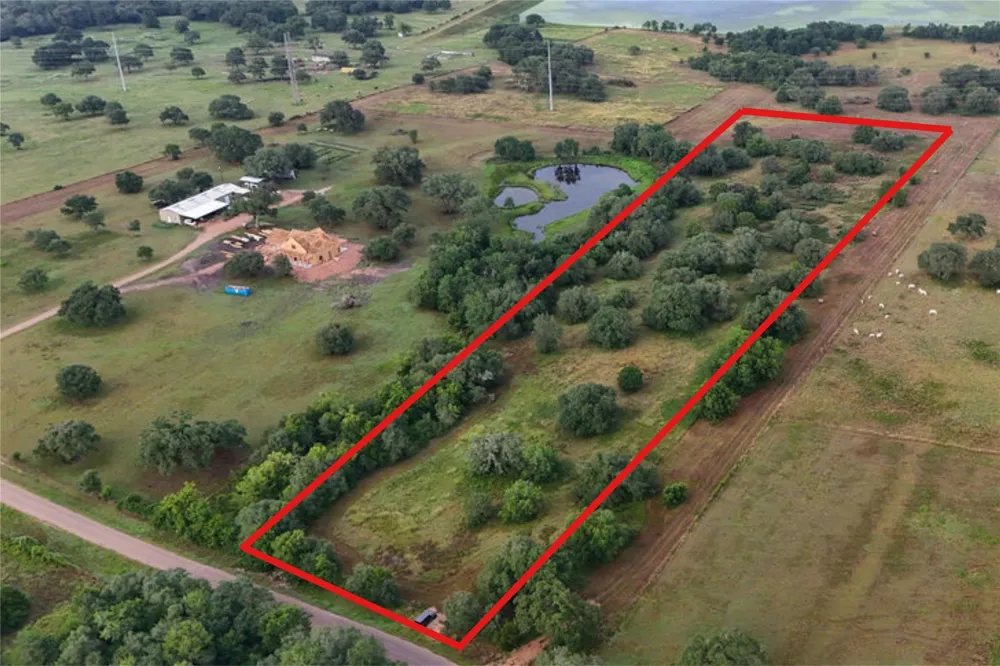 9487 Bauer Road Fayetteville, TX 78940