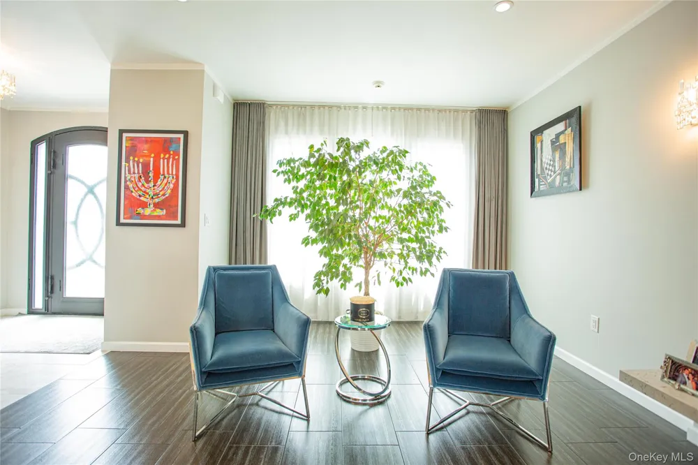 165 W Walnut Street Long Beach, NY 11561