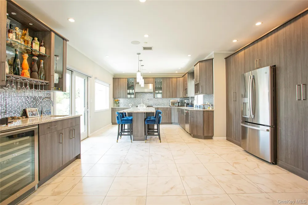 165 W Walnut Street Long Beach, NY 11561