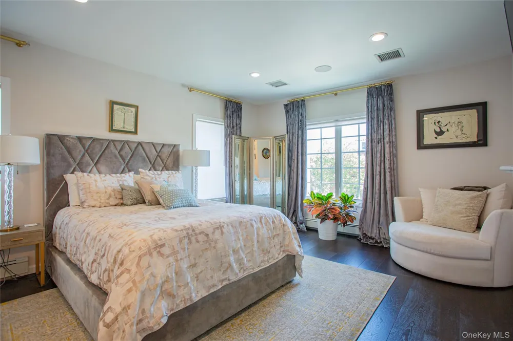 165 W Walnut Street Long Beach, NY 11561
