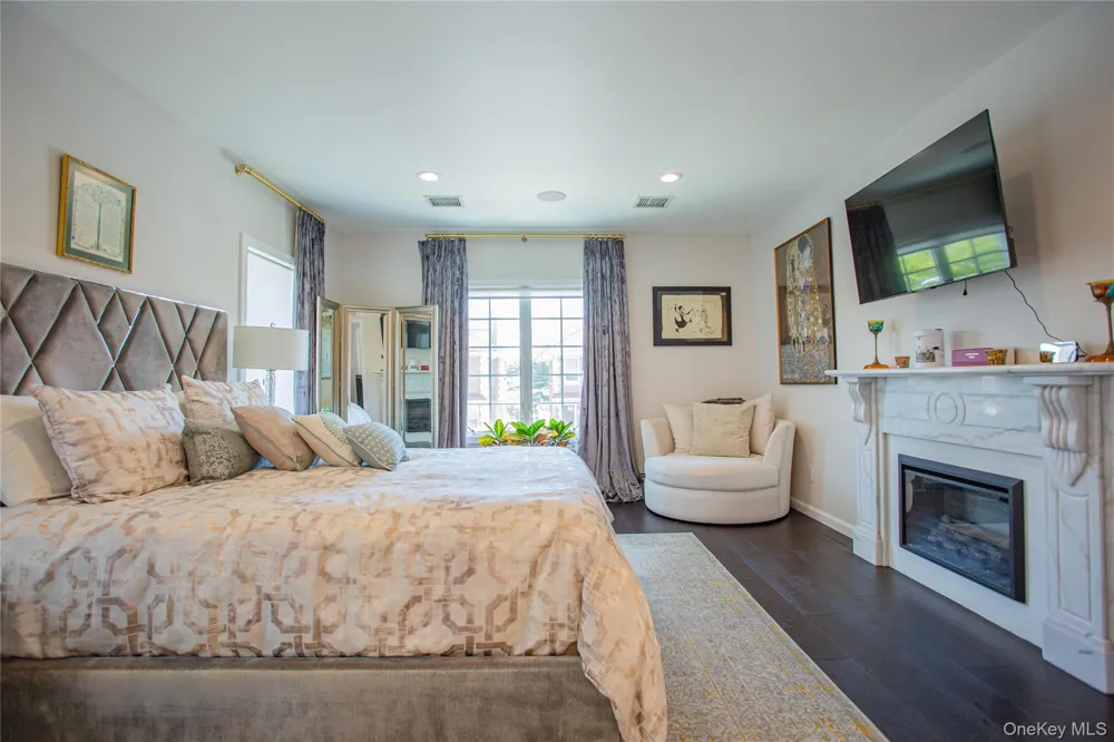 165 W Walnut Street Long Beach, NY 11561