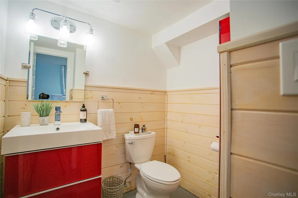 165 W Walnut Street Long Beach, NY 11561