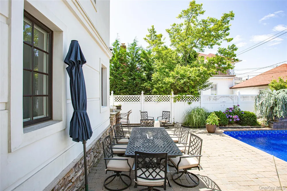165 W Walnut Street Long Beach, NY 11561