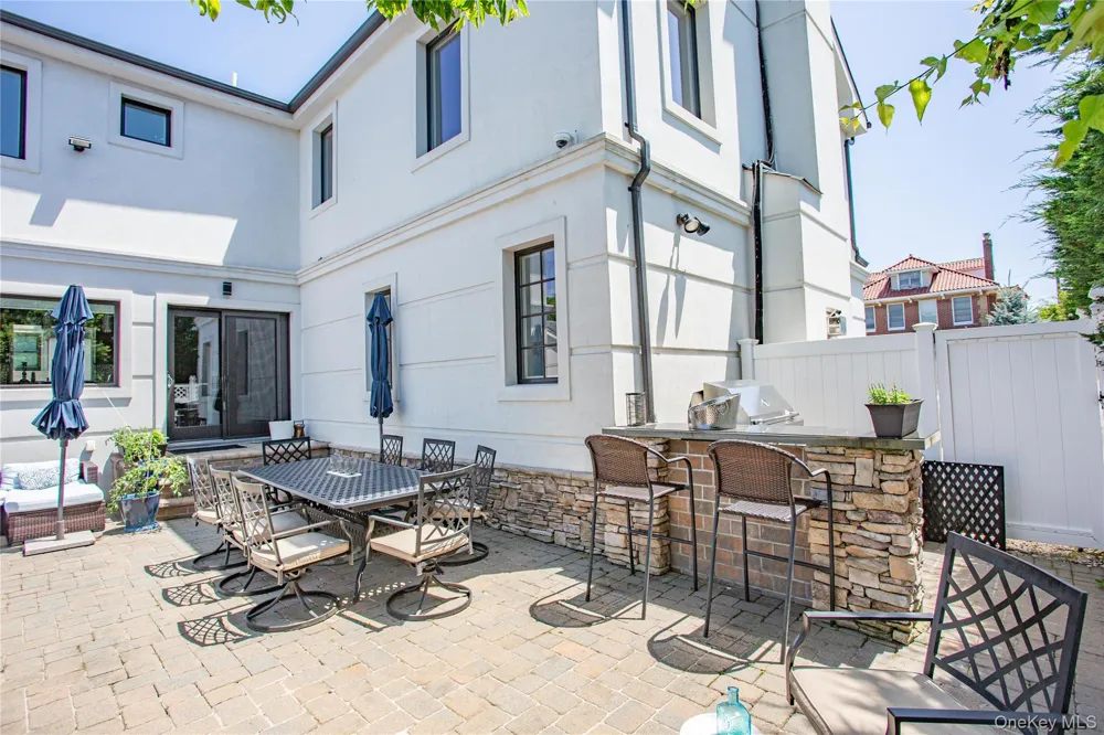 165 W Walnut Street Long Beach, NY 11561