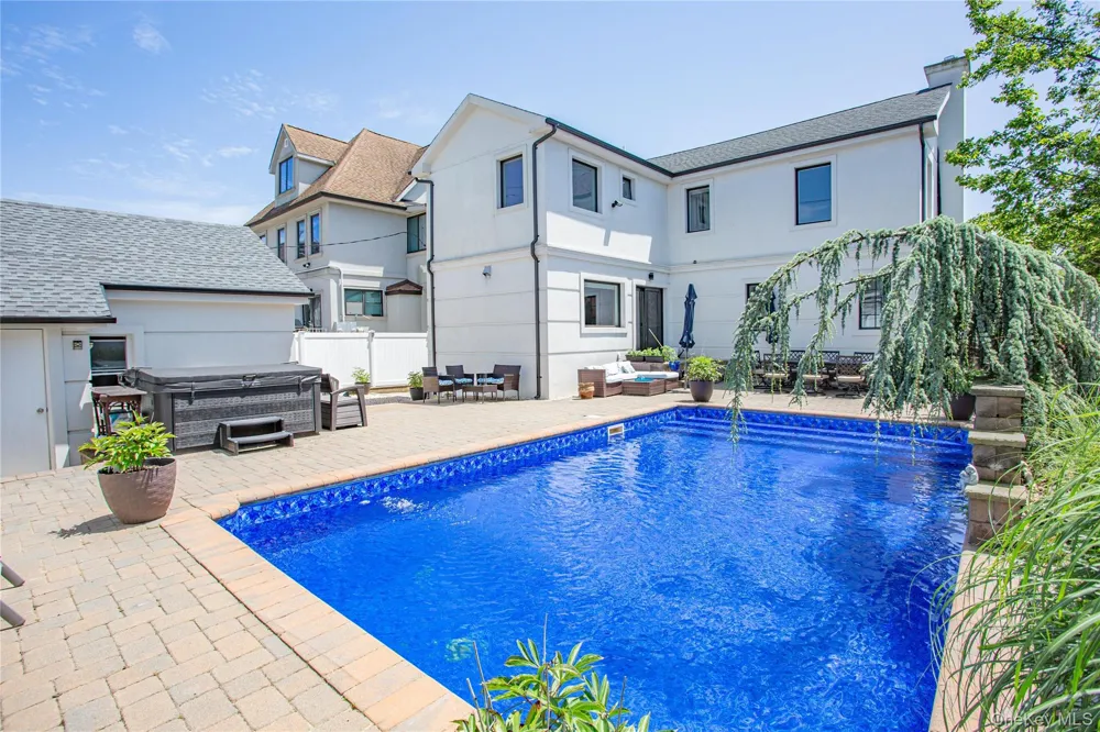 165 W Walnut Street Long Beach, NY 11561