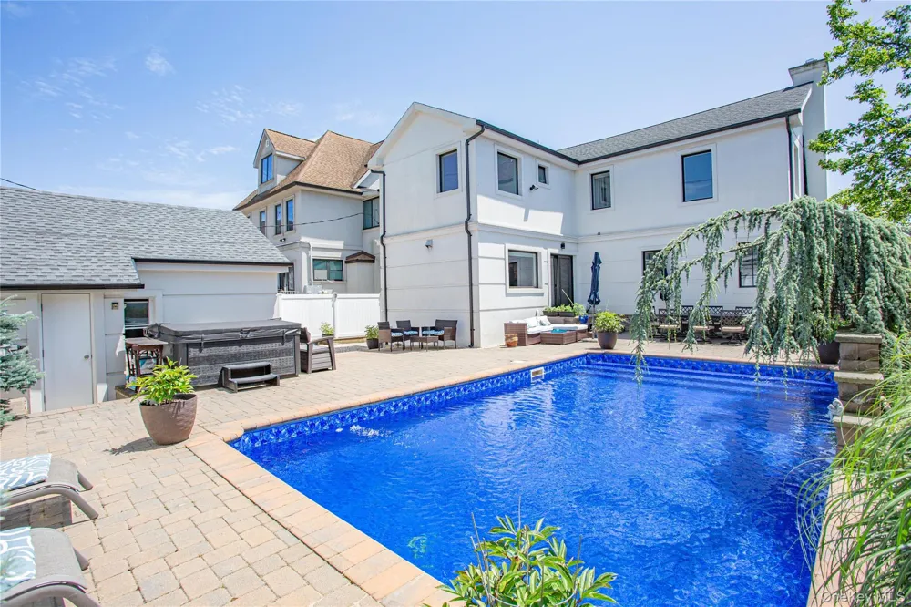 165 W Walnut Street Long Beach, NY 11561