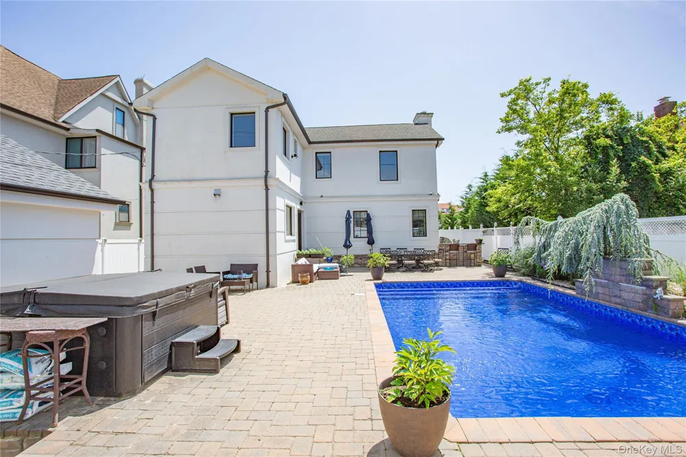 165 W Walnut Street Long Beach, NY 11561