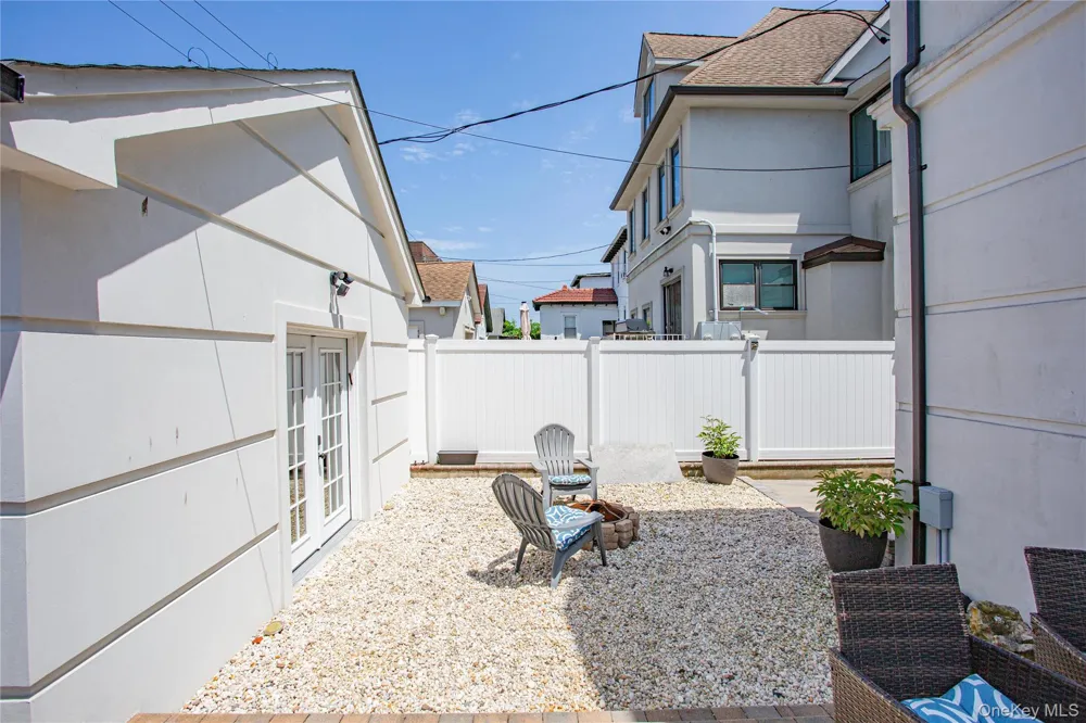 165 W Walnut Street Long Beach, NY 11561