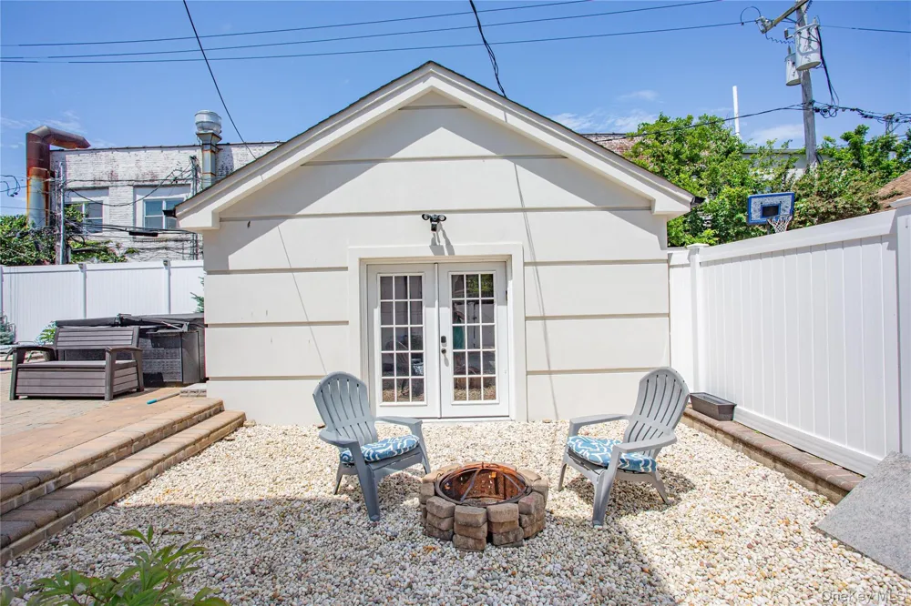 165 W Walnut Street Long Beach, NY 11561
