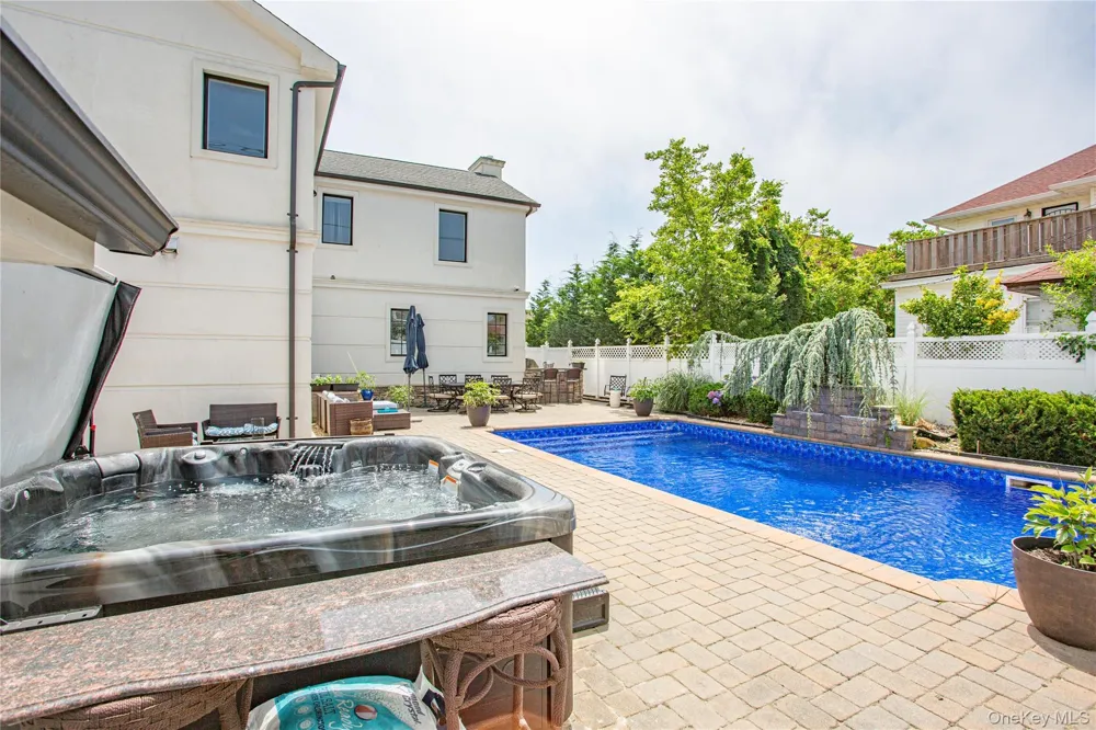 165 W Walnut Street Long Beach, NY 11561
