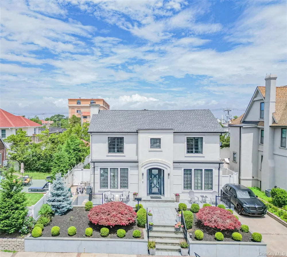 165 W Walnut Street Long Beach, NY 11561