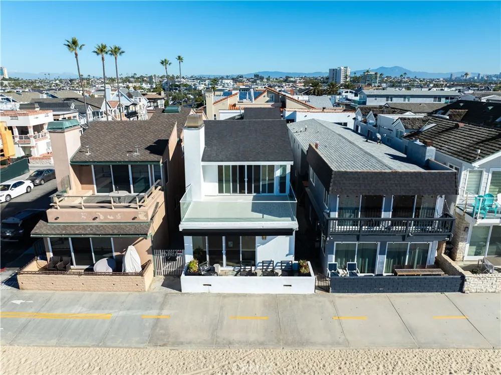 3012 W Oceanfront Newport Beach, CA 92663