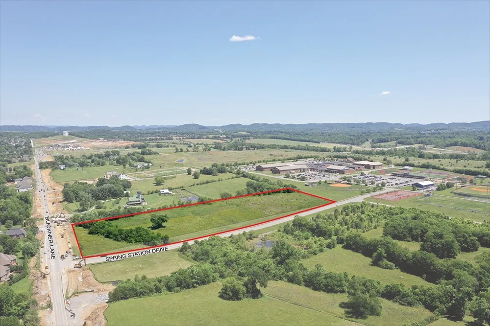 2756 Buckner Ln Thompsons Station, TN 37179