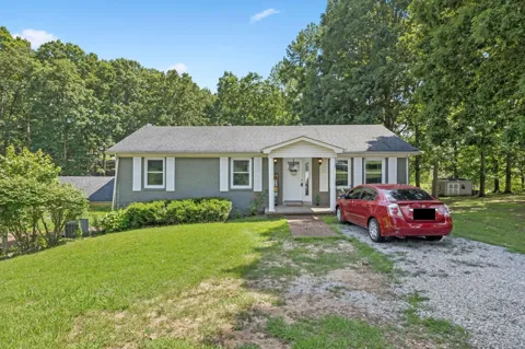630 Lakeview Cir