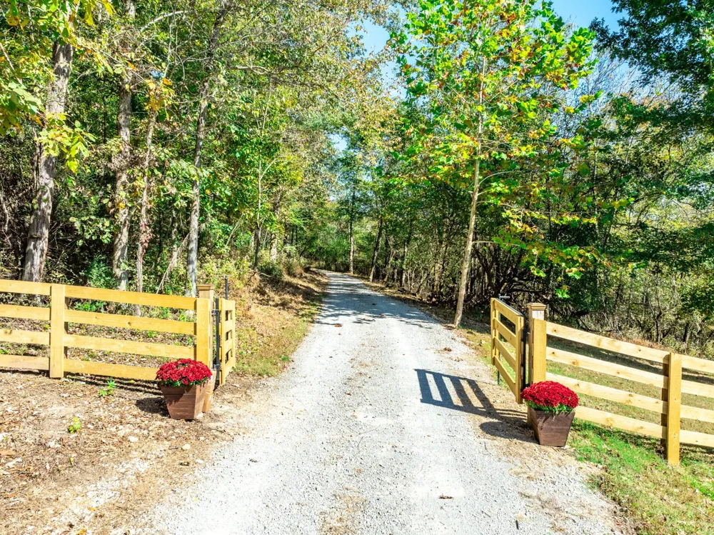 564 Mt Olive Cemetery Rd Lynnville, TN 38472