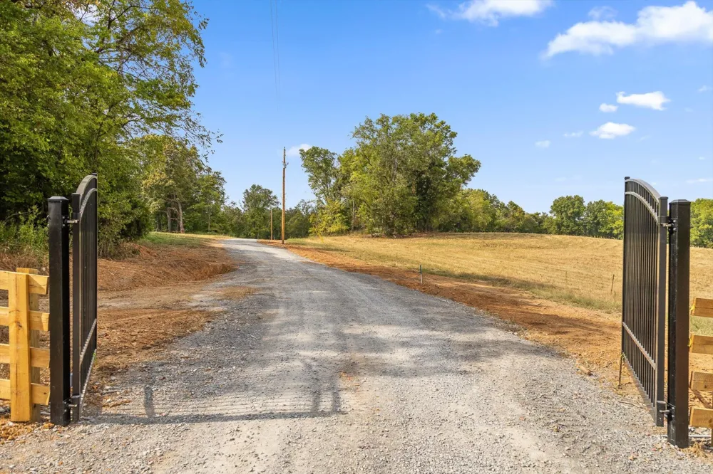 10 Sturgeon Creek Road Cedar Hill, TN 37032