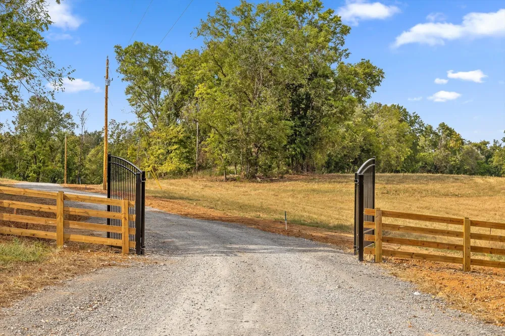 10 Sturgeon Creek Road Cedar Hill, TN 37032