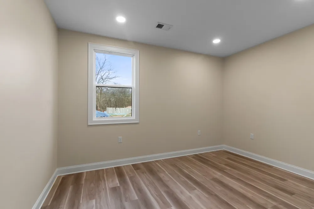 14 Warren St Paris, TN 38242