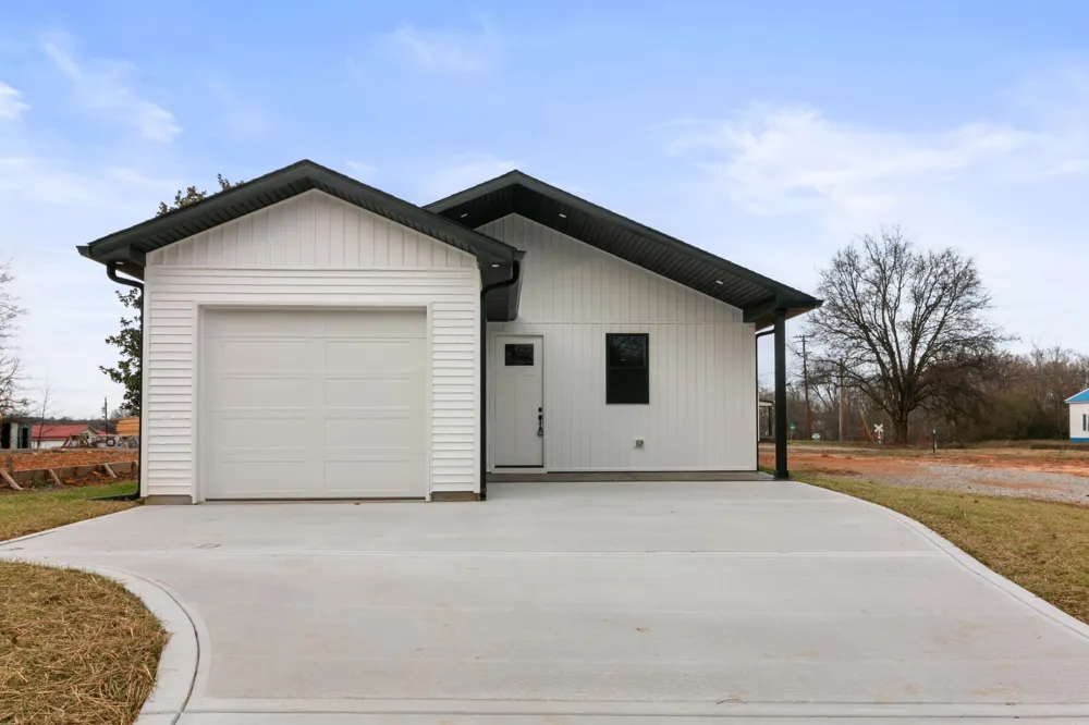 14 Warren St Paris, TN 38242
