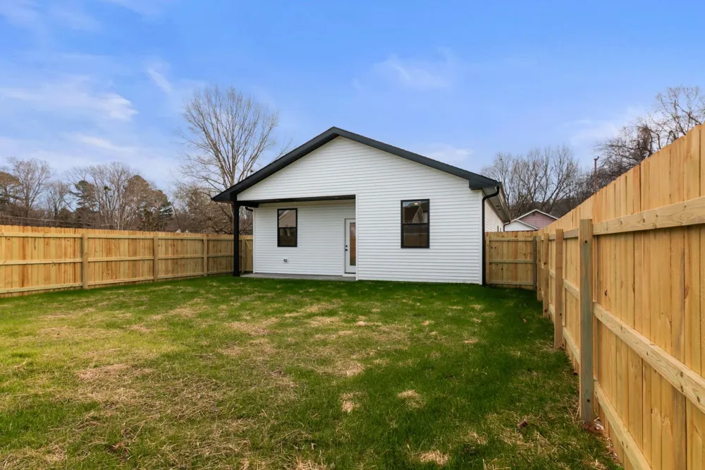 14 Warren St Paris, TN 38242