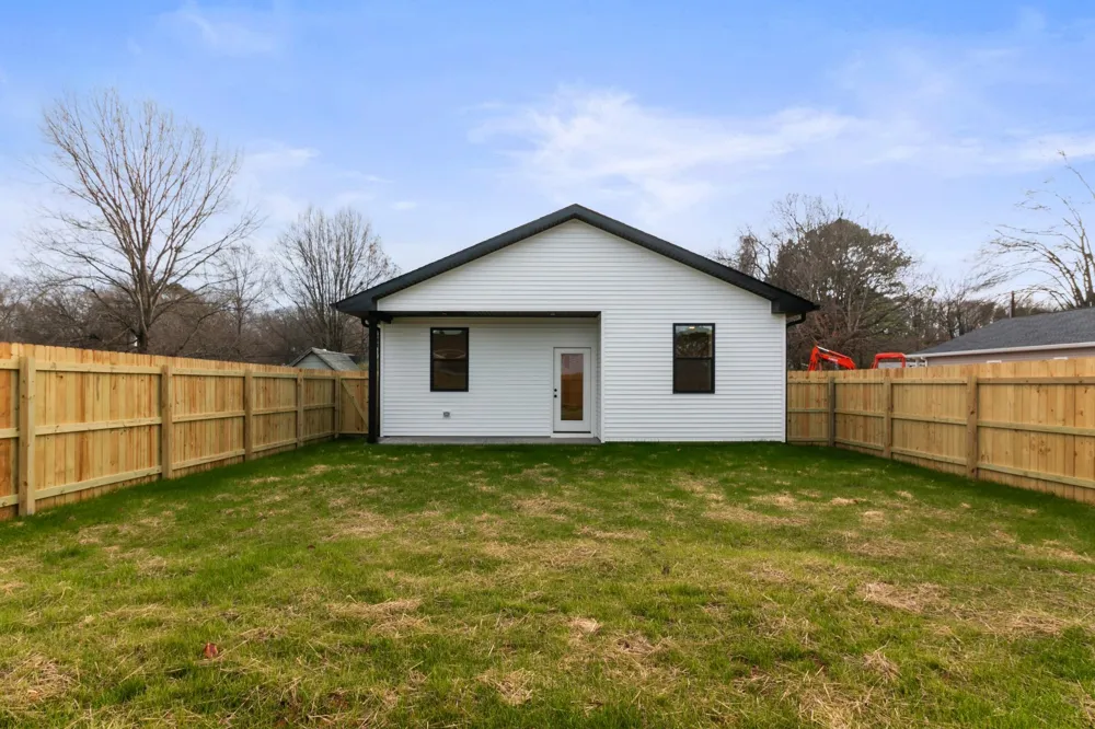 14 Warren St Paris, TN 38242