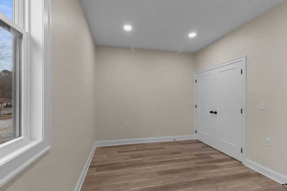 14 Warren St Paris, TN 38242