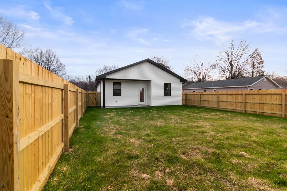 14 Warren St Paris, TN 38242