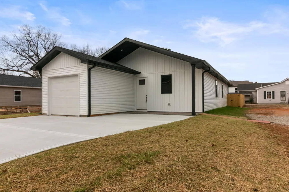 14 Warren St Paris, TN 38242