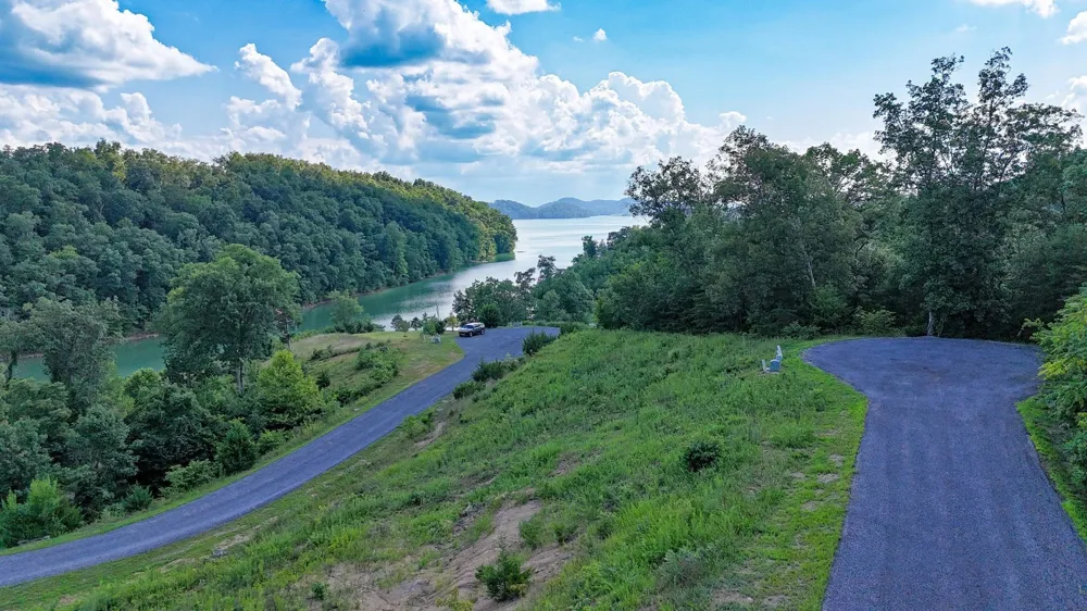 9 Stone Cove Way Dandridge, TN 37725