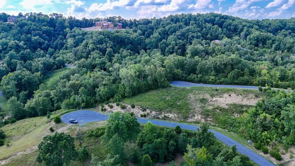 9 Stone Cove Way Dandridge, TN 37725