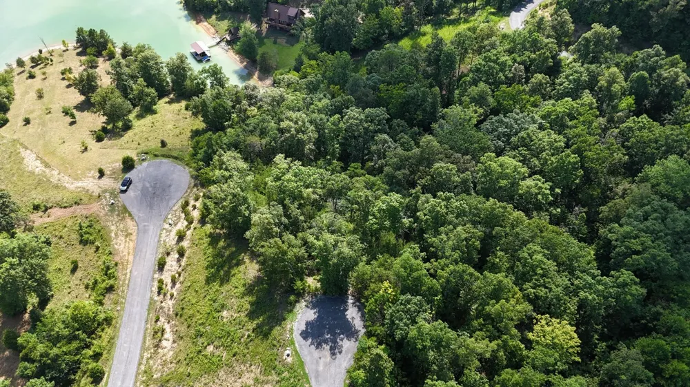 9 Stone Cove Way Dandridge, TN 37725