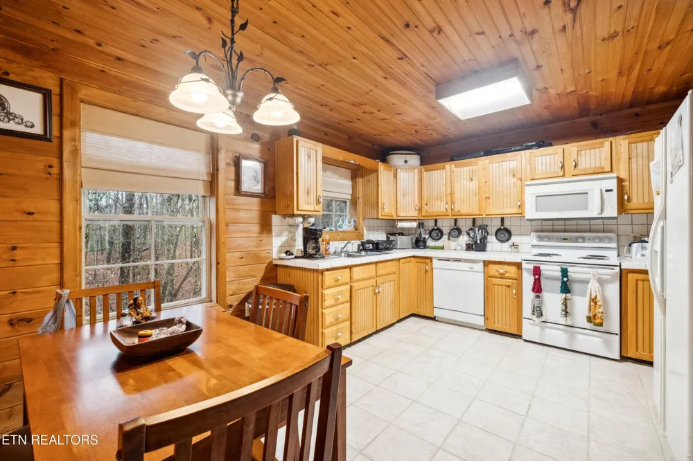 930 Wilderness Tr Oneida, TN 37841