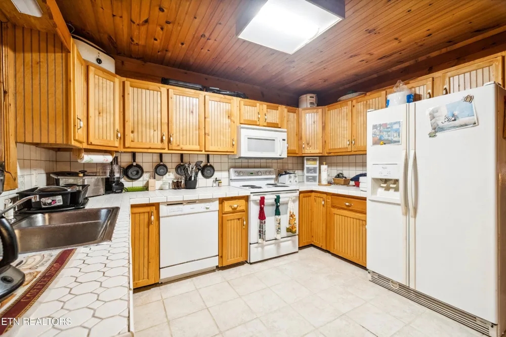 930 Wilderness Tr Oneida, TN 37841