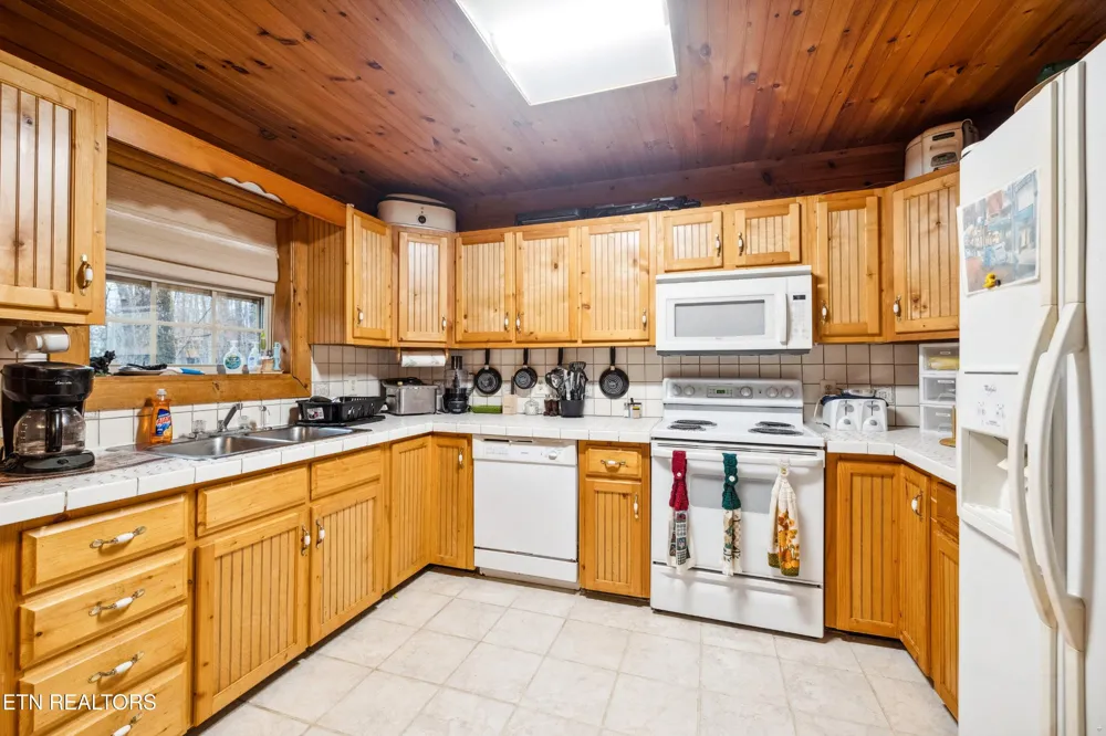 930 Wilderness Tr Oneida, TN 37841