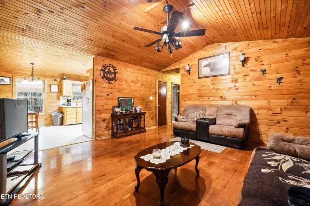 930 Wilderness Tr Oneida, TN 37841