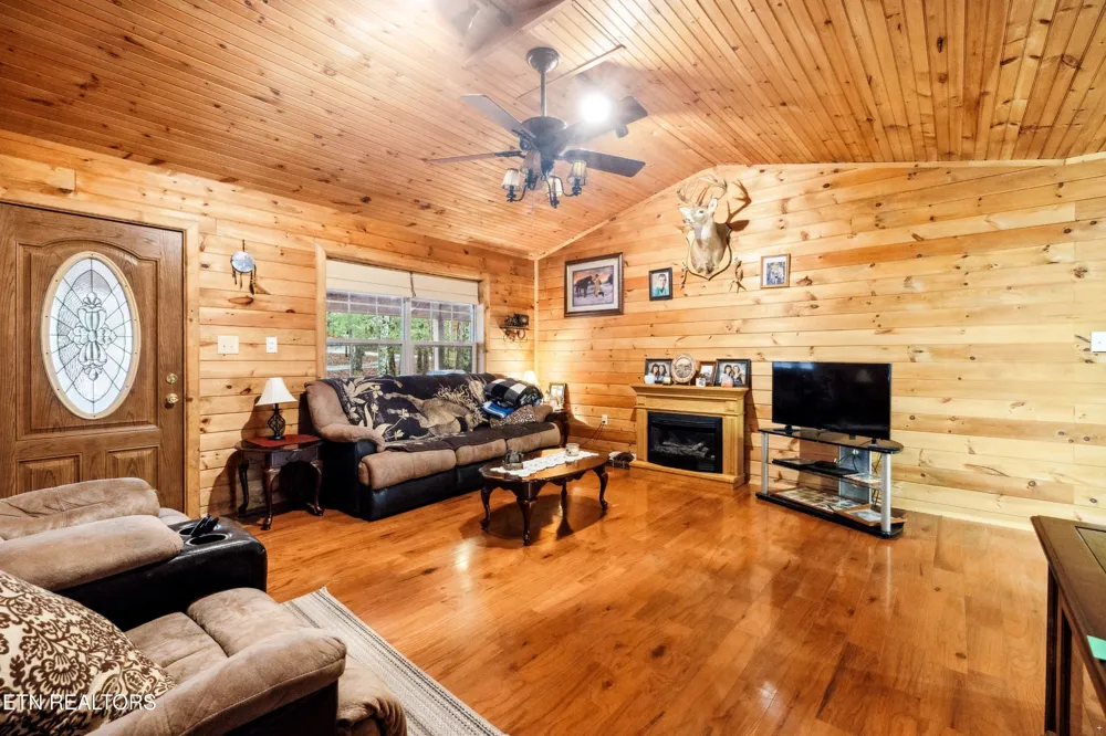 930 Wilderness Tr Oneida, TN 37841
