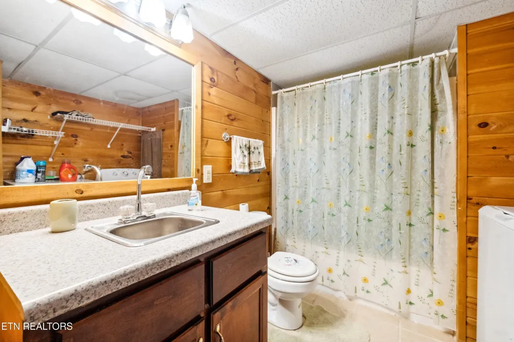 930 Wilderness Tr Oneida, TN 37841