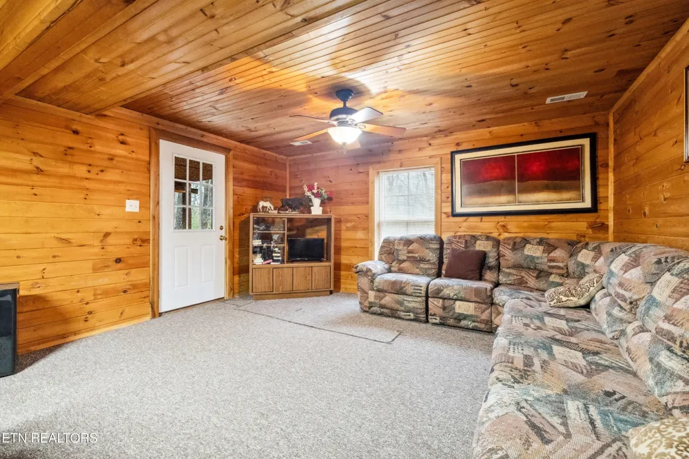 930 Wilderness Tr Oneida, TN 37841