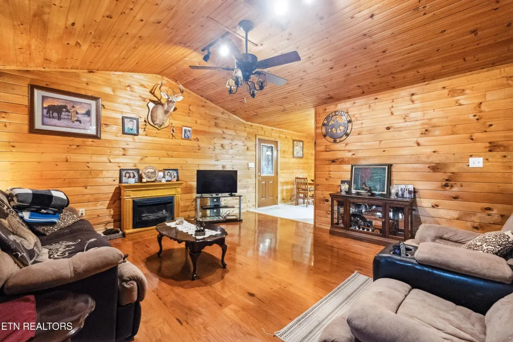 930 Wilderness Tr Oneida, TN 37841