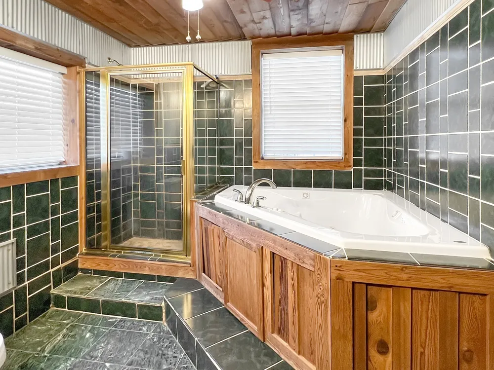 2982 Harvey Bowden Rd Paris, TN 38242