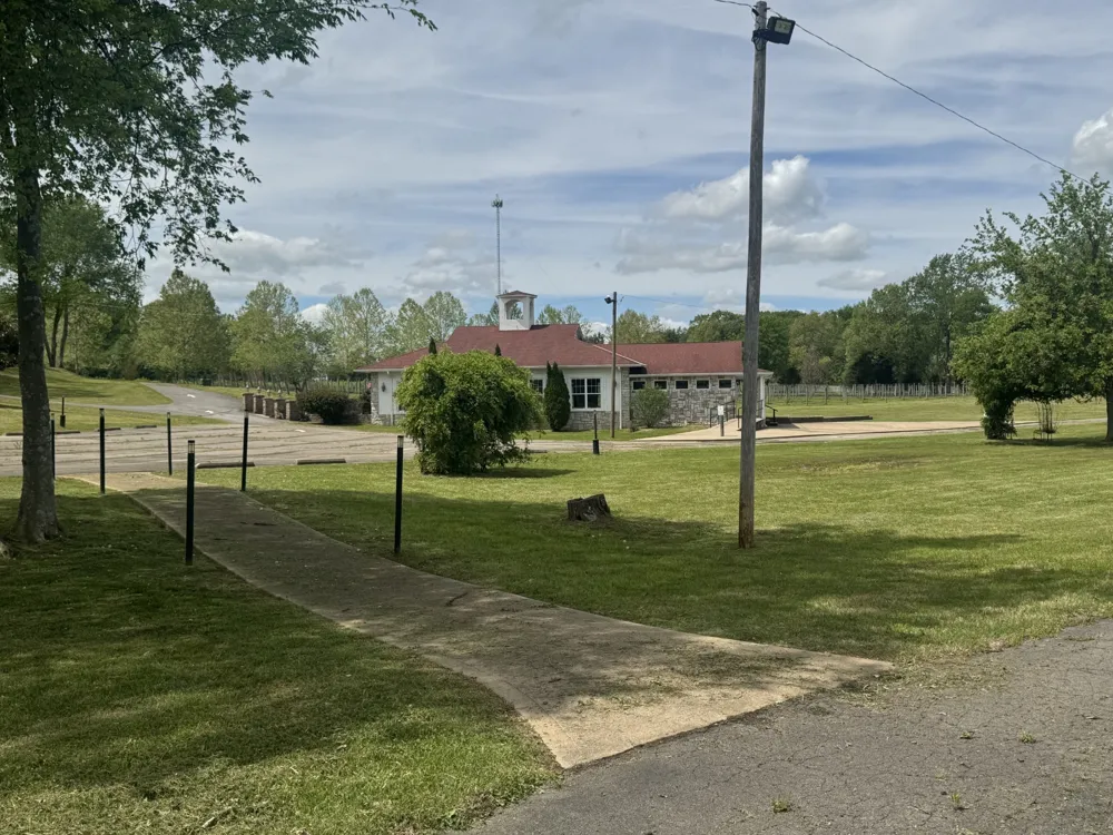 2982 Harvey Bowden Rd Paris, TN 38242